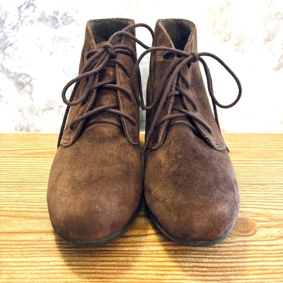Clark’s Bendable Brown Suede Leather Wedge Ankle Boots Booties Size 6 - Picture 3 of 8
